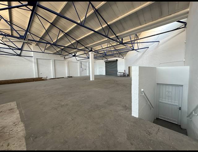 640M² WAREHOUSE TO LET IN PAARDEN EILAND